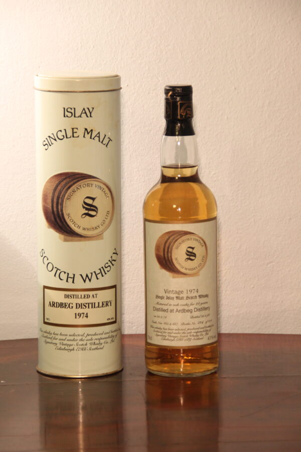 Signatory Vintage, Ardbeg 24 Years Old Vintage Collection 1974/1998, 70 cl, 43 % Vol. (Whisky), Schottland, Isle of Islay, Destilliert: 1974 Abgefllt: 1998 Fass Nummer: 665 & 667 Farbstoff: ohne Farbstoff Khlfiltriert: ohne Kaltfiltrierung  Anzahl Flaschen: 474 weltweit