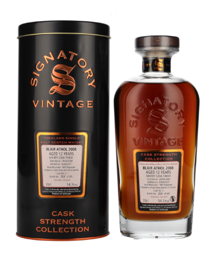 Signatory Vintage, Blair Athol 12 Years Old Cask Strength Collection 2008, 70 cl, 54.3 % Vol. (Whisky), Schottland, Highlands, Dieser Whisky gehrt zur Cask Strength Collection von Signatory Vintage und reift 12 Jahre lang im Refill Hogshead. Destilliert: 24. April 2008 Abgefllt: 20. April 2021 Fassnummer: 2 Limitiert auf 685 Flaschen weltweit.          Farbe: Bernstein. Nase: Noten von Pflaumen, dunkler Schokolade, Eichenholz. Geschmack: Intensiv, Trockenobst, Leder, Walnsse, Kaffee. Abgang: Lang anhaltend, wrzig sss, leicht trocken, Nsse.
