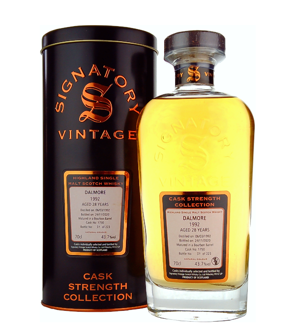 Signatory Vintage, DALMORE 28 Years Old Cask Strength Collection 1992, 70 cl, 43.7 % Vol. (Whisky), Schottland, Highlands,   Dieser Whisky gehrt zur Cask Strength Collection von Signatory Vintage und reift 28 Jahre lang im Bourbonfass. Die Cask Strength Collection wird weder gefrbt noch khlfiltriert. Destilliert: 06.03.1992 Abgefllt: 24.11.2020 Limitiert auf 223 Flaschen weltweit.          Farbe: Helles Gold. Nase: Frische Frchte, Schokolade, Nsse, Mokka. Geschmack: Frische und fruchtige Noten, Pfirsiche, Schokolade, Biskuit. Abgang: Lang anhaltend.