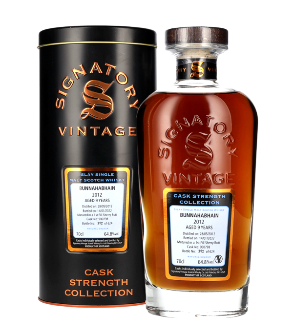 Signatory Vintage, Bunnahabhain 9 Years Old Cask Strength Collection 2012, 70 cl, 64.8 % Vol. (Whisky), Schottland, Isle of Islay,   Dieser Whisky gehrt zur Cask Strength Collection von Signatory Vintage und reift 9 Jahre lang im First Fill Sherry Butt. Diese Abfllung ist weder gefrbt, noch khlfiltriert.  Destilliert: 28. Mai 2012 Abgefllt: 14. Januar 2022  Fassnummer: 900798 Limitiert auf 624 Flaschen weltweit.