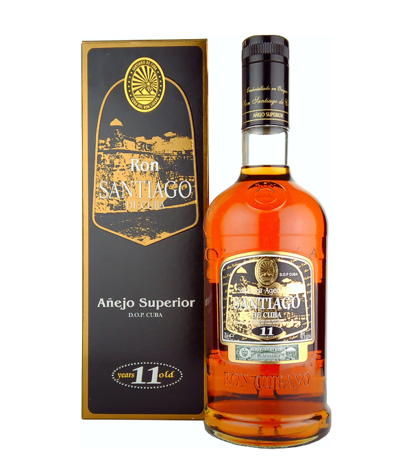 Santiago de Cuba Aejo Superior 11 Aos D.O.P. Cuba, 70 cl, 40 % Vol. (Rum), Kuba, Ron Santiago de Cuba Aejo Superior 11 Aos ist ein aussergewhnlich guter kubanischer Rum, der 11 Jahre in einem Eichenfass lagert. Er hat einen ausgeprgten Geschmack von Kaffee, dunkler Schokolade, Toffee, einen Hauch von Walnuss und Vanille. Seine Aromen passen hervorragend zu einer guten cubanischen Zigarre. Dieser Rum hinterlsst einen tiefen Eindruck.